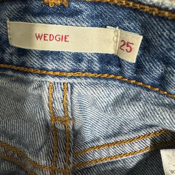 Levi’s Wedgie Fit High Rise Distressed Jeans Button Fly Size 25 - Picture 10 of 16